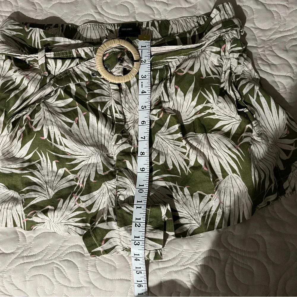 Tahari Linen Print Belted Shorts Size Large